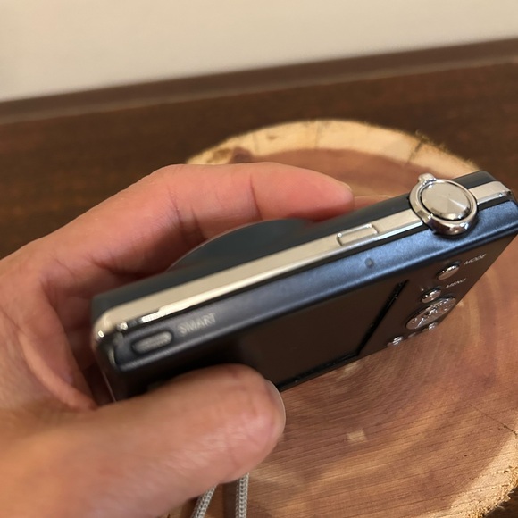 Samsung ST65 14.2mp Digicam - Picture 5 of 12